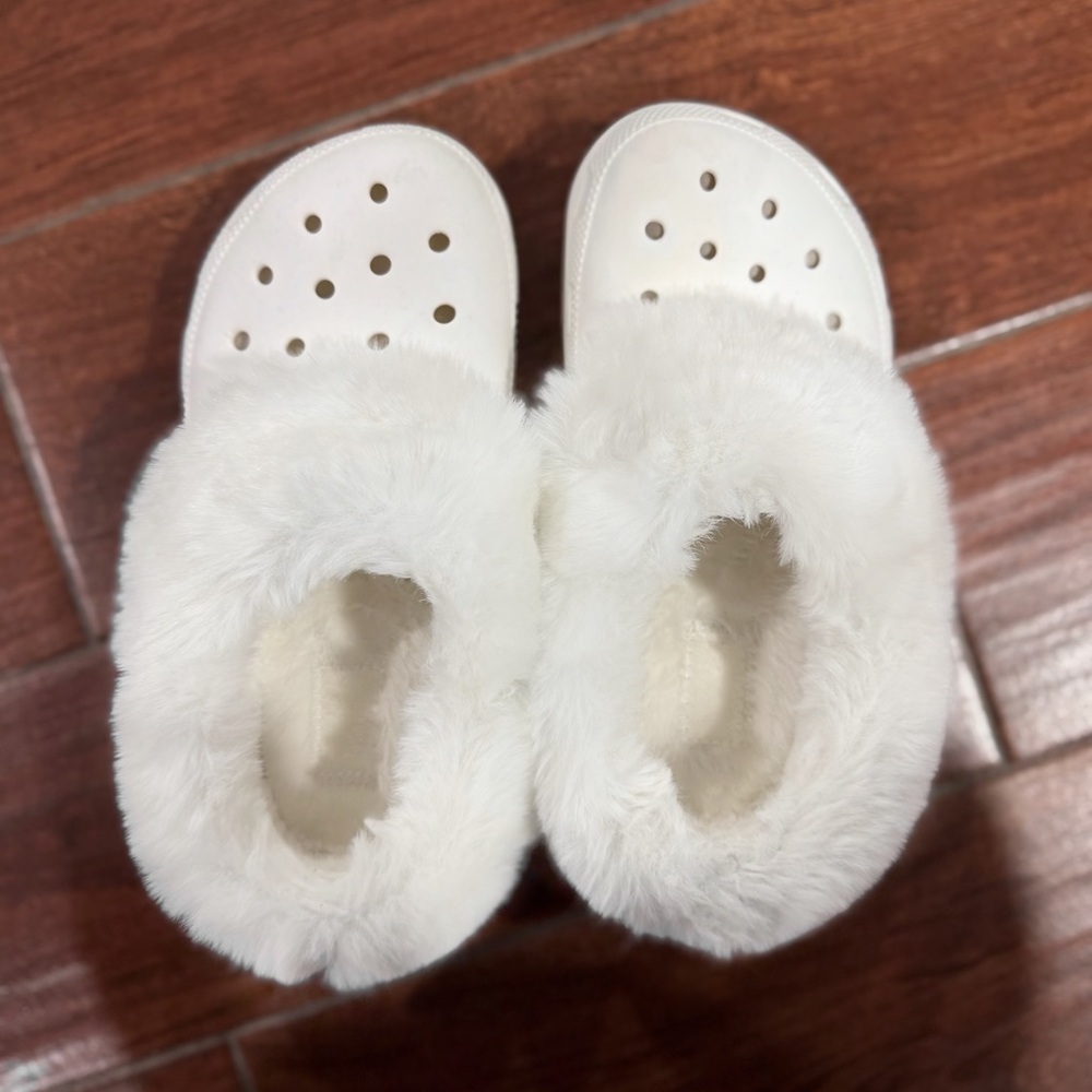CROCS White Fuzzy Mules